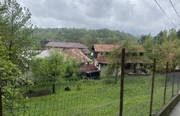 Teren intravilan, 900 (mp), zona Cornu de sus