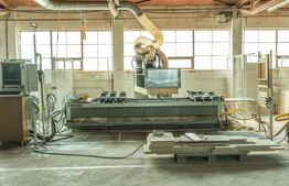 Hale, spațiu producție și depozitare 3187 mp și teren 9141 mp.