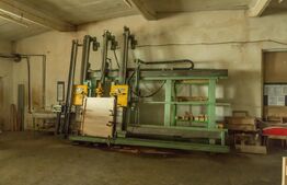 Hale, spațiu producție și depozitare 3187 mp și teren 9141 mp.