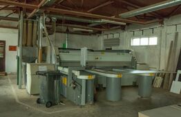 Hale, spațiu producție și depozitare 3187 mp și teren 9141 mp.