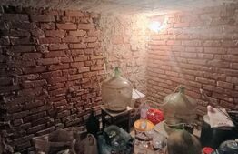 Apartament cu 3 camere si curte de 166 mp in proprietate, zona Rudului 