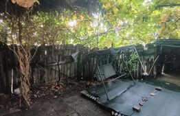 Apartament cu 3 camere si curte de 166 mp in proprietate, zona Rudului 