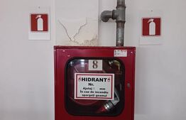 Cladire birouri , hala de productie, spatii depozitare, parcare si teren 14474mp