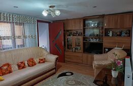 Casa 4 camere , 900mp Teren , Valenii de Munte semi-central