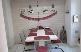 Proprietate Exclusivistă: 2 Case, Piscină și Teren de Tenis pe 3833 mp