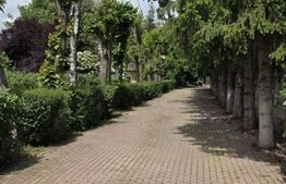 Proprietate Exclusivistă: 2 Case, Piscină și Teren de Tenis pe 3833 mp