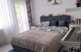 Proprietate Exclusivistă: 2 Case, Piscină și Teren de Tenis pe 3833 mp