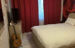Proprietate Exclusivistă: 2 Case, Piscină și Teren de Tenis pe 3833 mp