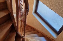 Casa de vanzare, 5 camere, 150 mp, zona centrala