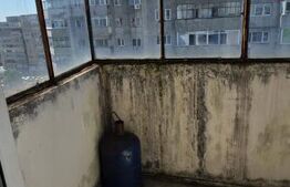 Apartament de vanzare, cu 4 camere, 4 balcoane, 75 mp, zona Blv Bucuresti