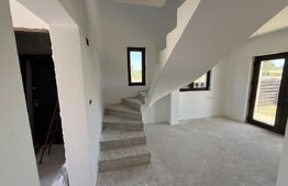 Casa semifinisata in Ploiesti, 180 mp, 2 locuri de parcare + curtea privata. 