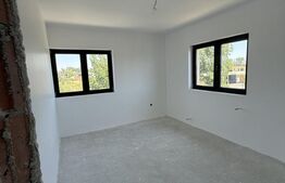 Casa semifinisata in Ploiesti, 180 mp, 2 locuri de parcare + curtea privata. 