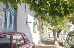 Casa 4 camere , teren 285 mp, zona semi-centrala