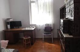 Casa 4 camere , teren 285 mp, zona semi-centrala