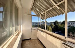 Apartament 2 camere vechi, pentru renovat, zona Democratiei, Sud