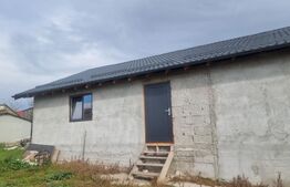 CASA LA ROSU  CU TEREN