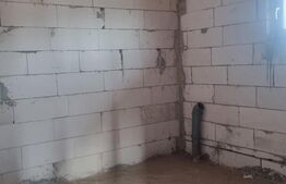 CASA LA ROSU  CU TEREN