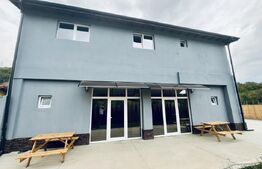 Garsonieră modernă, 35 mp + terasă 12 mp .Parcare inclusă – Vălenii de Munte