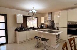 CASA MODERNA cu 1,6 HA LIVADA