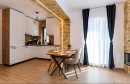Apartament de lux 2025 | Jacuzzi, curte privată | Vedere Caraiman