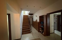 Casă de vânzare – 7 camere +teren 820 mp - Păulești 