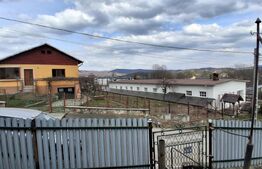 Casă cu teren generos de vânzare în Poiana Câmpina