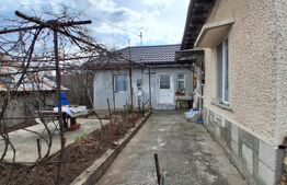 Casă cu teren generos de vânzare în Poiana Câmpina