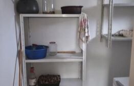 Casa cu 3 camere, curte verde si spatioasa 400 mp,zona Bariera Bucuresti