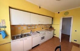 Hala de productie, spatii depozitare, parcare, cladire cu birouri, teren 14474mp