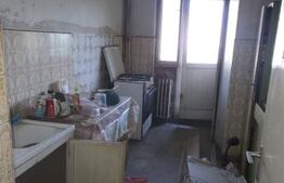 Apartament cu 3 camere, an 1983, zona Caraiman