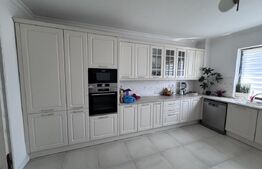 Casa de vanzare, 380 mp, zona Vest