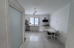 Casa de vanzare, 380 mp, zona Vest