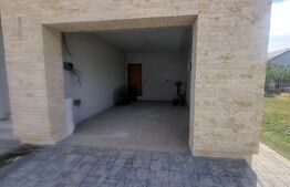 Casa de vanzare, 245 mp, teren 400 mp, zona Strejnicu 