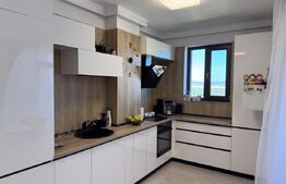 Apartament cu 3 camere, 82.80, zona Albert