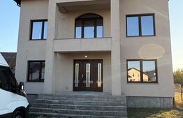 Casa de vanzare, 377 mp, 1.338 mp teren, zona Strejnic