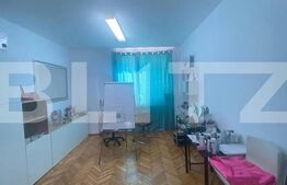 Apartament 3 camere, decomandat, zona centrală (ideal pentru birouri, salon, etc.)