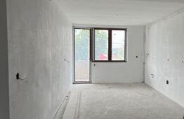 Apartament de 3 camere, 2 balcoane, 93 mp, etaj 1