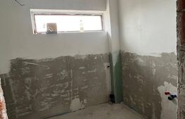 Apartament de 3 camere, 2 balcoane, 93 mp, etaj 1