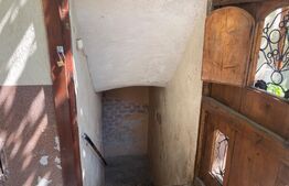 Oportunitate !!!Casa semicentrala cu 2 apartamente 