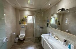 Vila de Lux de Vanzare - Eleganta si Confort, Zona 14 Mai