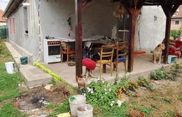 Casa de vanzare, 60 mp utili, zona Caraseu