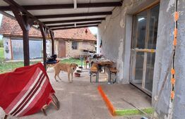 Casa de vanzare, 60 mp utili, zona Caraseu