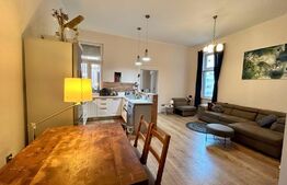 Apartament central Bulevardul Decebal  3 camere +2 bai etaj 2 