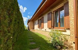 Vilă la Lac în Zona Apa - Oază de Confort și Eleganță