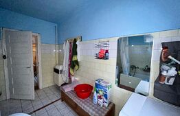 Casa cu etaj 200 mp + 40 de ari teren intravilan In Botiz strada principala 