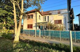 Casa cu etaj 200 mp + 40 de ari teren intravilan In Botiz strada principala 