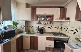 Apartament 3 camere etaj 2  micro 14 la pret de 2 camere  mobilat si utilat 