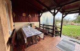 Casa cu 4 camere  pe 2 nivele cu 180 mp uitii + 7 ari teren Str Careiului 