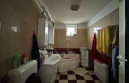 Casa cu 4 camere  pe 2 nivele cu 180 mp uitii + 7 ari teren Str Careiului 