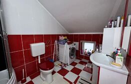 Casa cu 4 camere  pe 2 nivele cu 180 mp uitii + 7 ari teren Str Careiului 